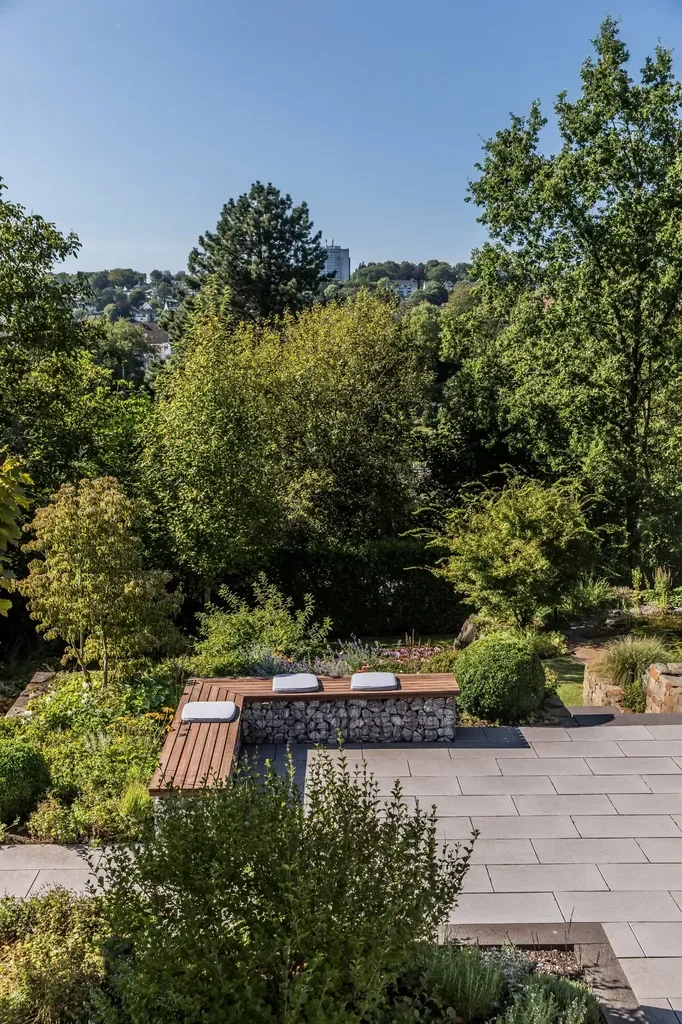 Ein Hanggarten im Grünen