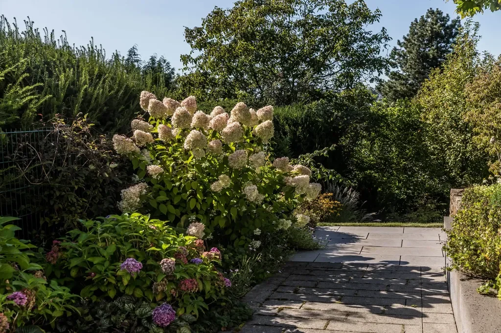 Ein Hanggarten im Grünen
