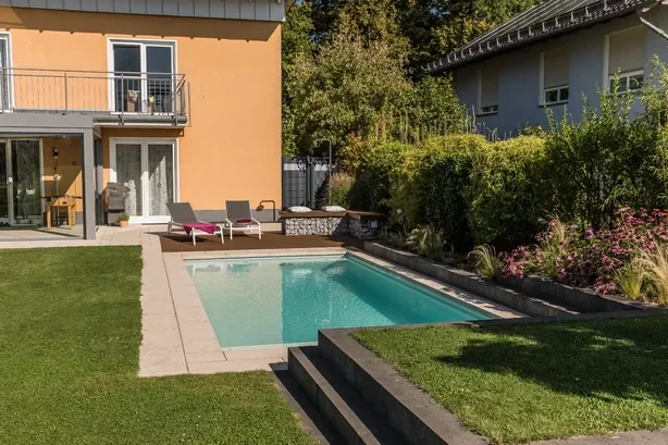 Pool und Wintergarten