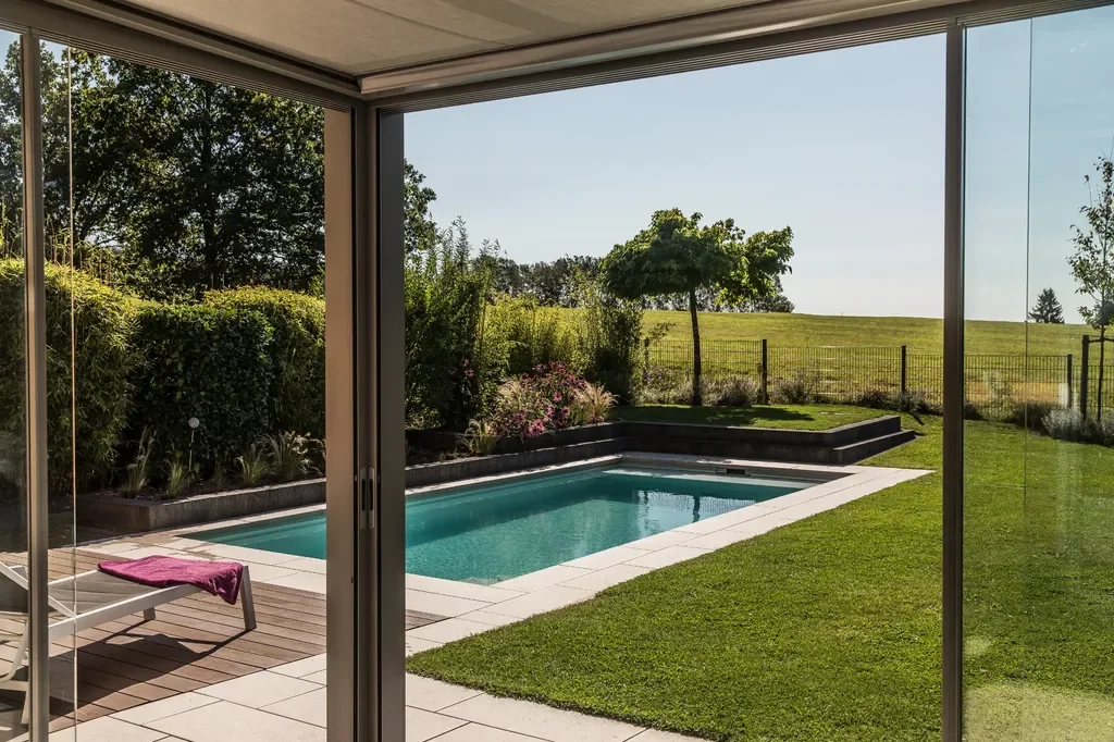 Pool und Wintergarten