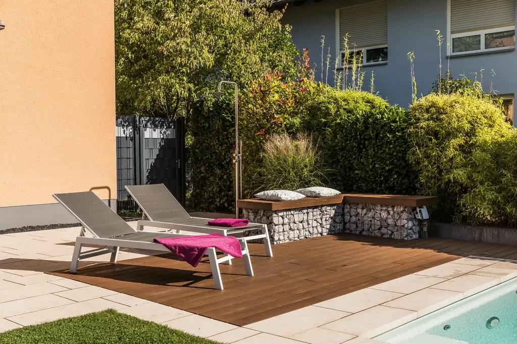 Pool und Wintergarten